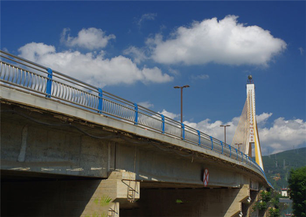 盐城304不锈钢桥梁护栏：安全、耐用与美观的完美结合